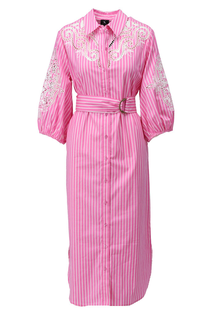 K-design - Maxi dress met borduursel en stoffen riem (A760Pink stripe) - What Els!