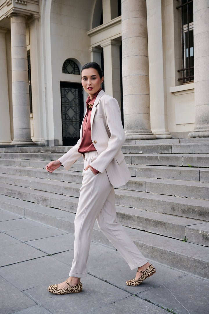 K-design - Blazer met krijtstreep en rits in mouw - What Els!