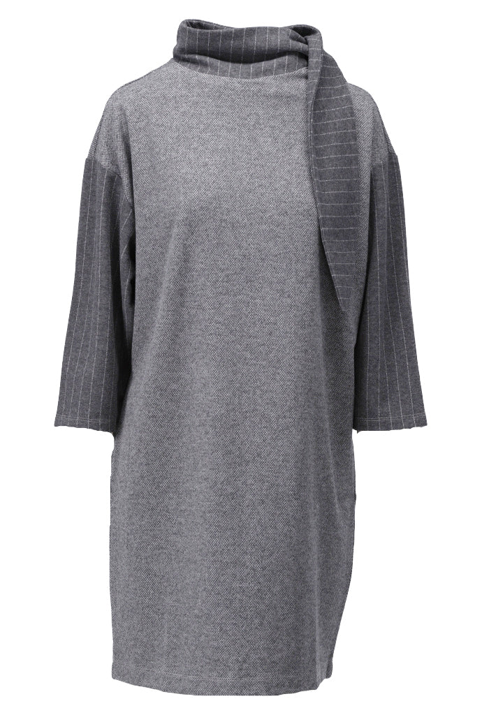 Jurk met krijtstreep fantasie - D404L