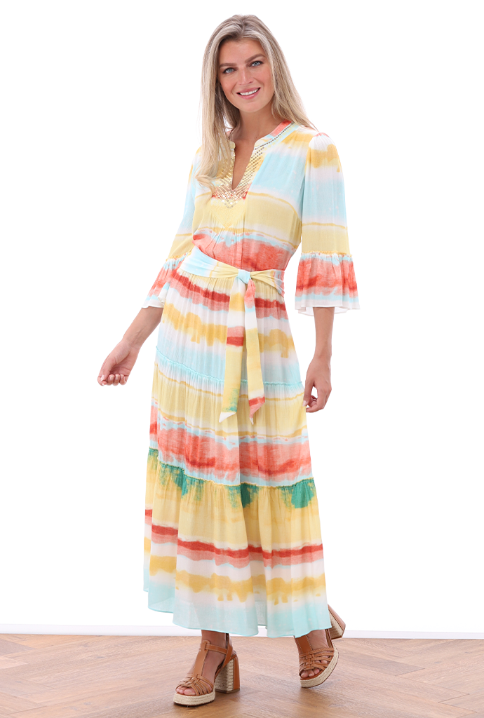 K-design - Maxi boho dress met print, volants, borduursel, lovertjes en stoffen riem (A504P929) - What Els!
