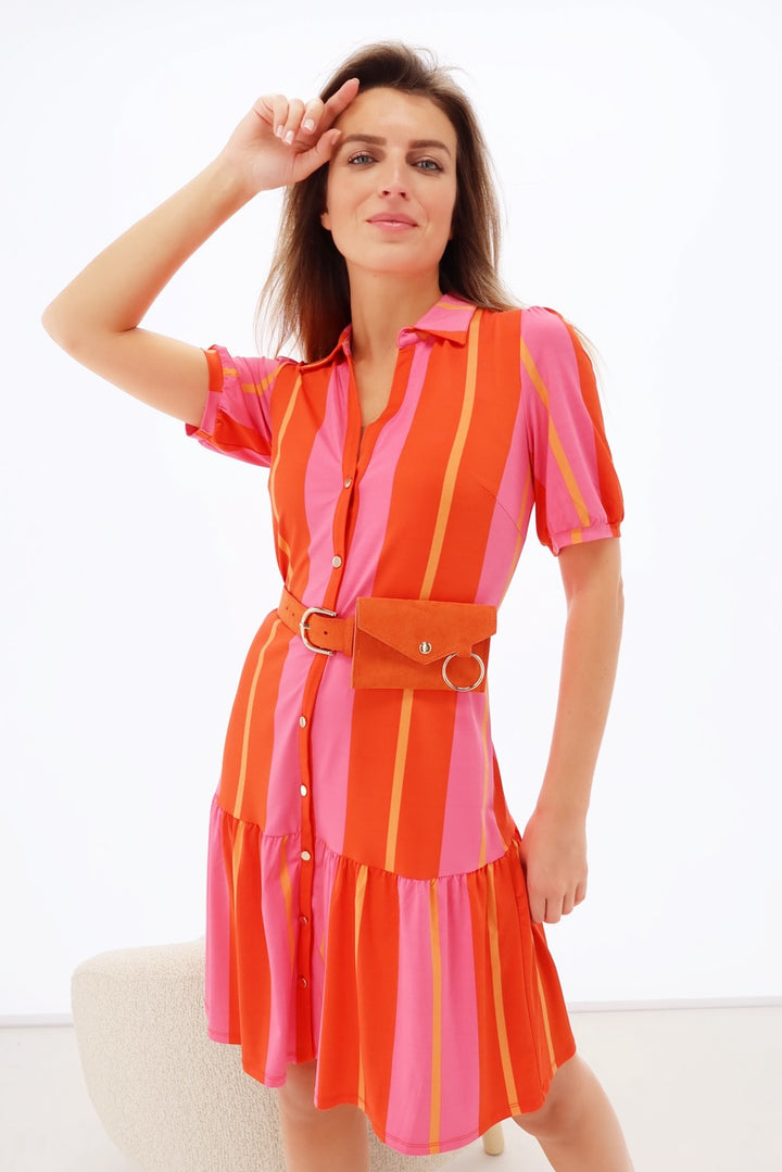 K-design - Gestreepte mini dress met knopen, volant en bijpassende riem met tasje(Y382) - What Els!