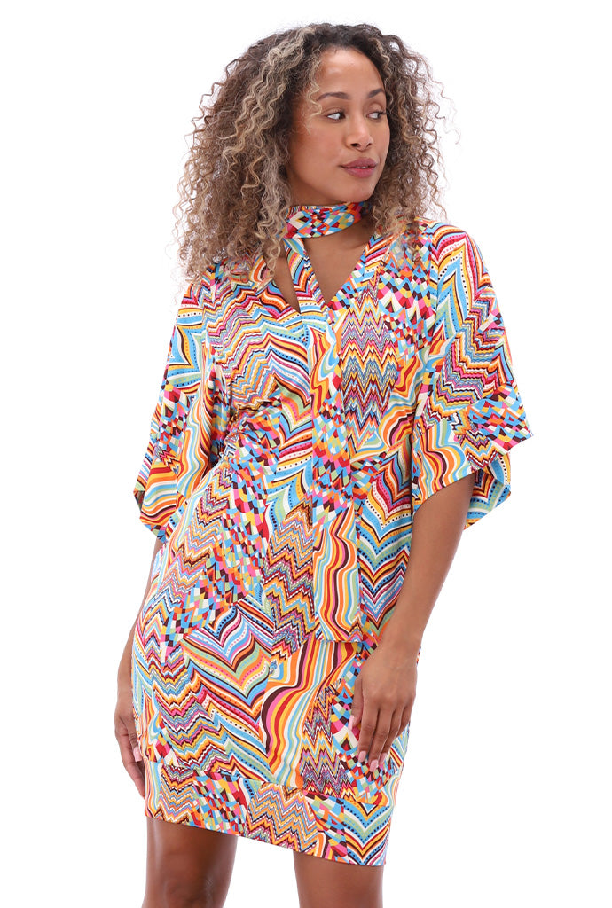 K-design - Mini dress met print, V-hals, sjaaltje en vleermuismouwen (A109P911) - What Els!