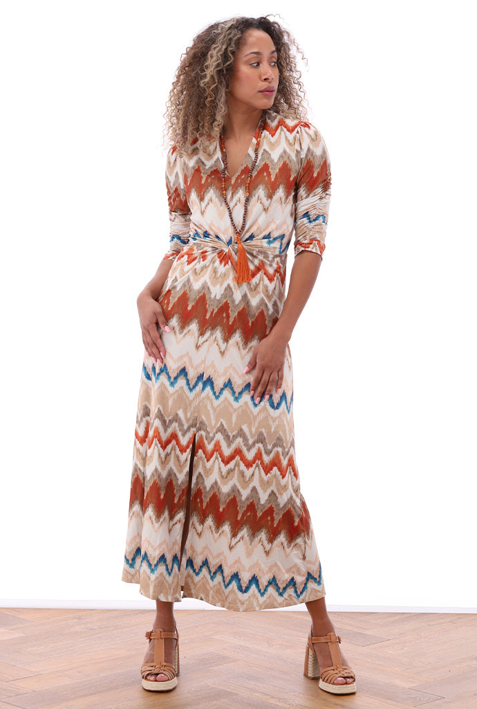 K-design - Maxi dress met print, V-hals en ketting (A121P914) - What Els!