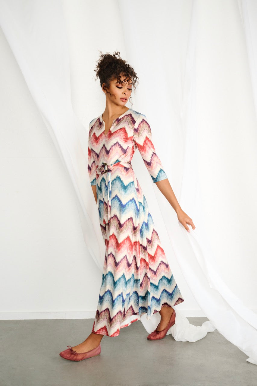 K-design - Maxi dress met print, V-hals en stoffen riem (A204P986) - What Els!