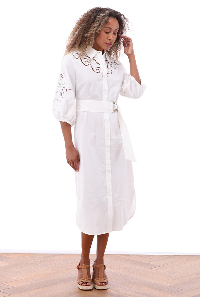 K-design - Maxi dress met borduursel en stoffen riem (A760White) - What Els!