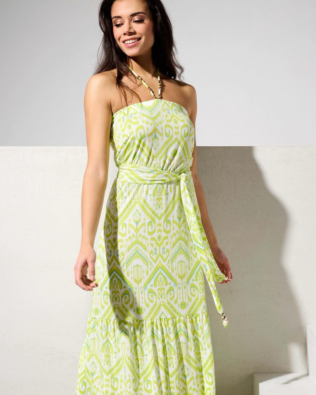 K-design - Maxi dress bandeau met print, neklint en stoffen riem (Y365) - What Els!