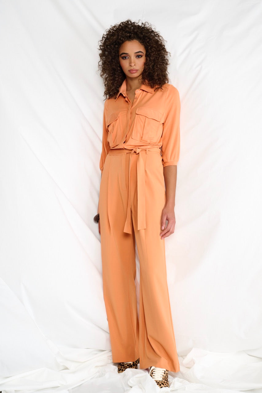 K-design - Jumpsuit met knopen, zakjes, plooien en stoffen riem (A609Coral gold) - What Els!