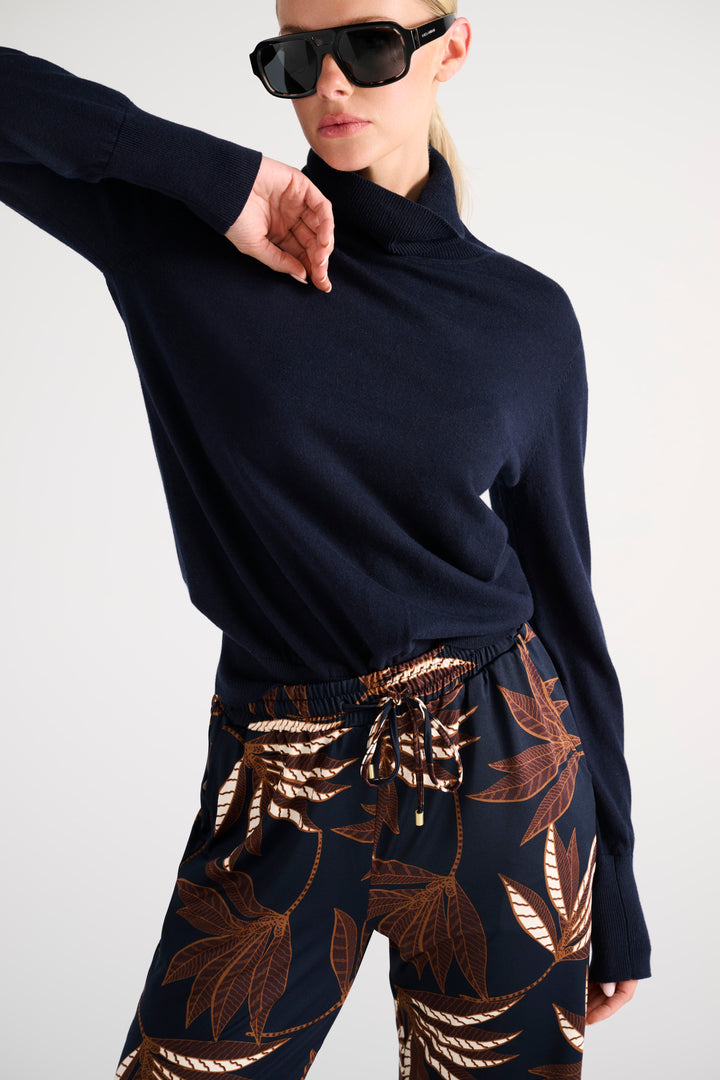 K-Design - Pull met rolkraag (B873) — publicity navy trousers