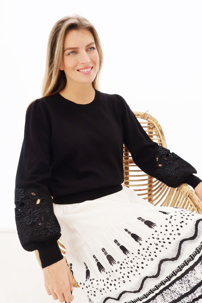 K-design - Pull met ronde hals en borduursel (Y824) - What Els!