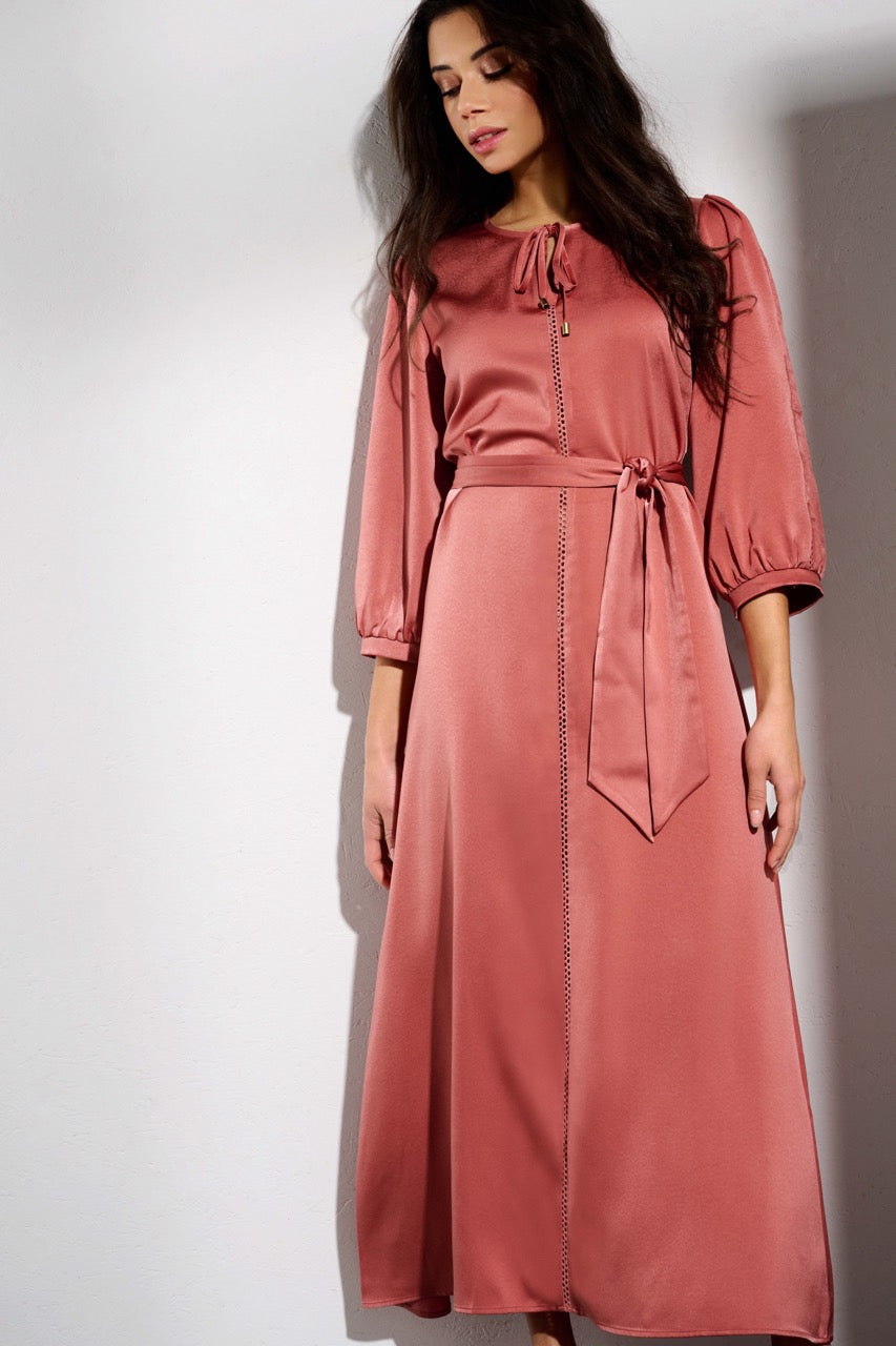 K-design - Satijnen maxi dress met stoffen riem (Y751) - What Els!