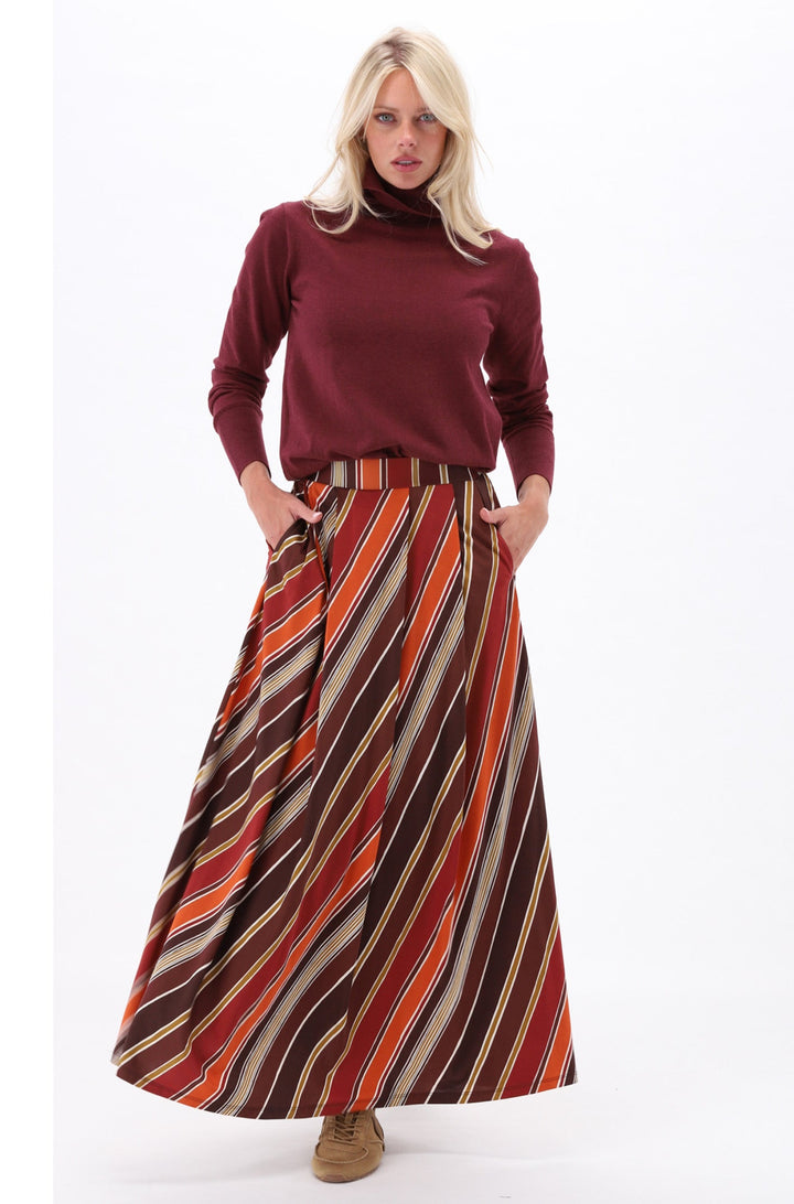 K-Design - Pull met rolkraag (B873) — campagnebeeld MAROON