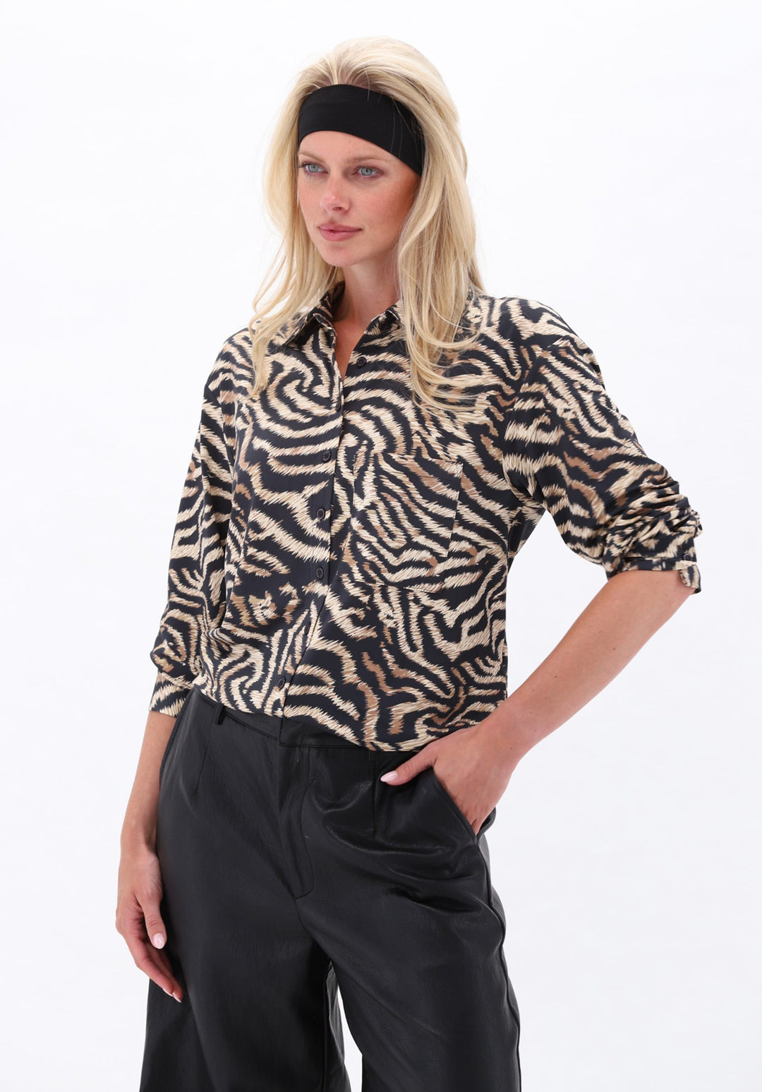 K-design — Blouse met print — campagnebeeld P143