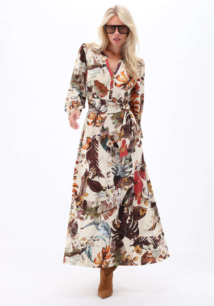 K-design — Maxi jurk met design — campagnebeeld P171