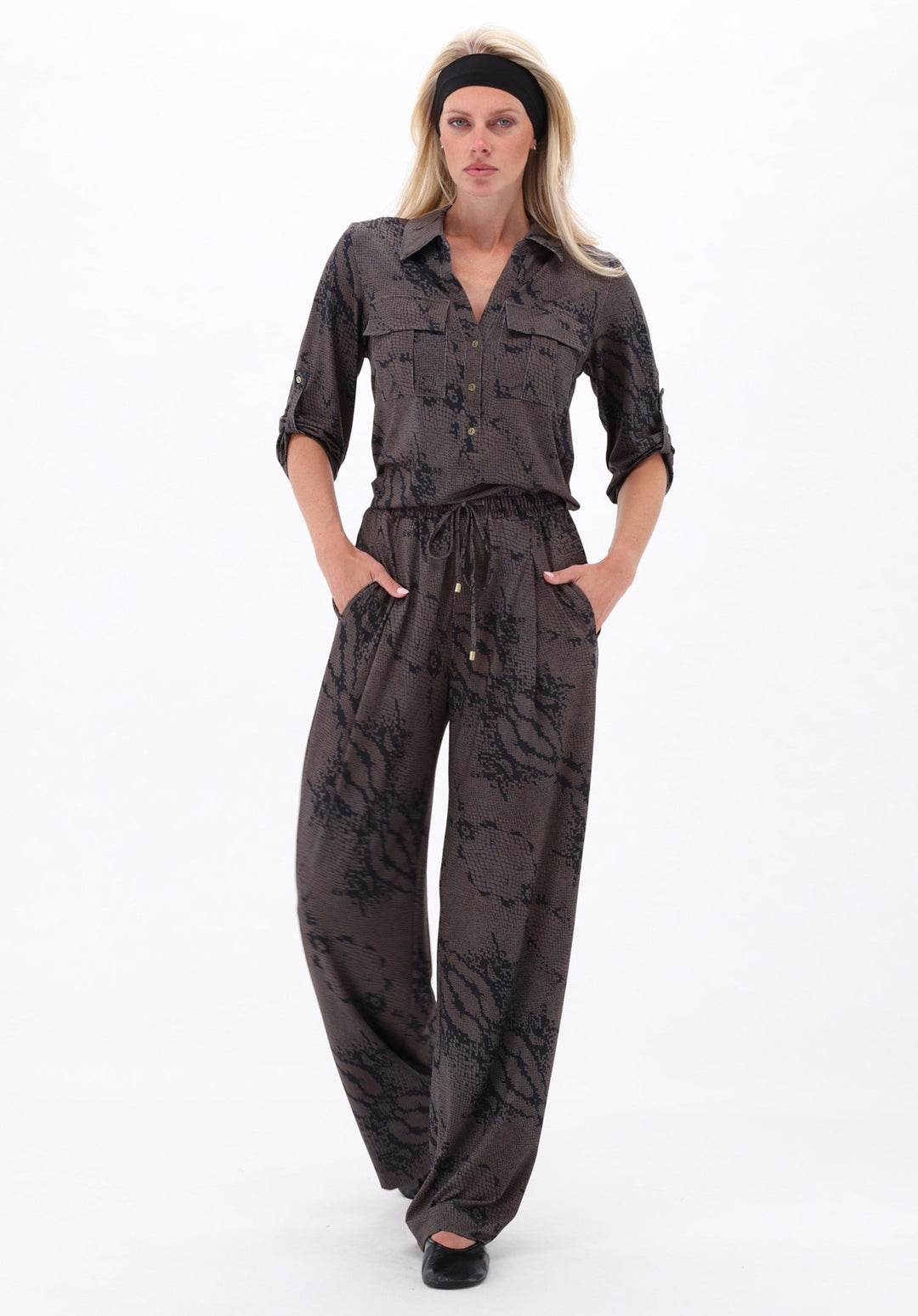 K-design — Jumpsuit met slangenprint — campagnebeeld P155