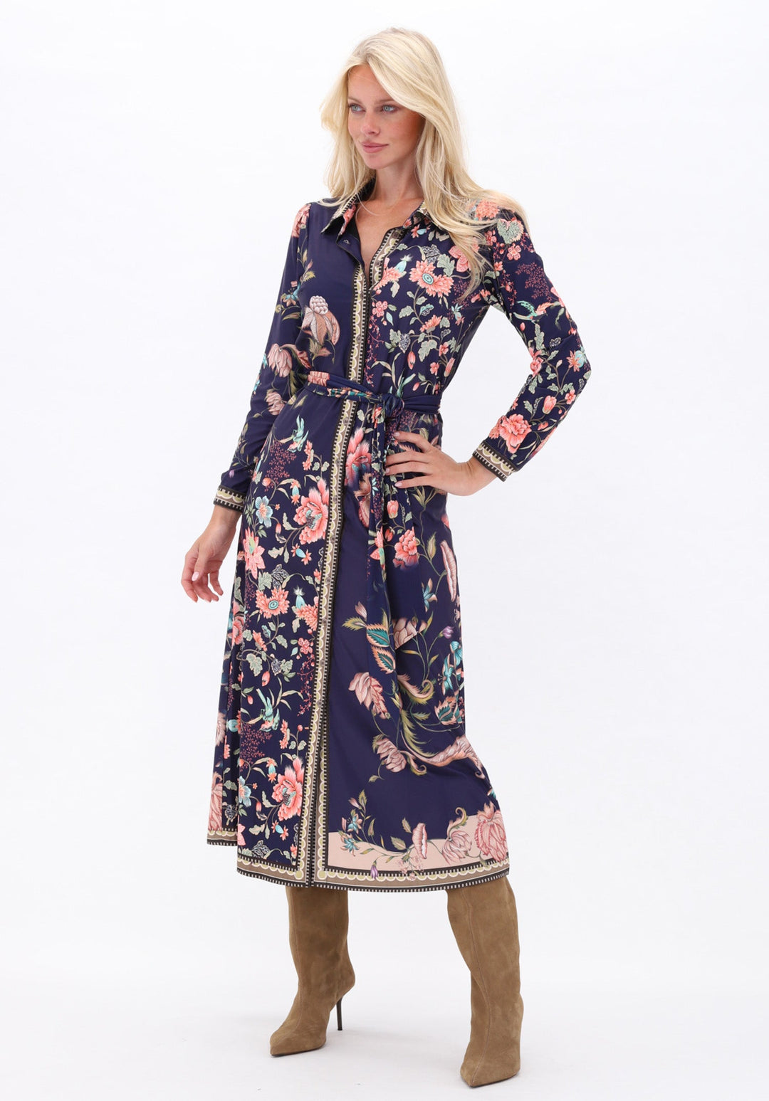 K-design — Maxi jurk met bloemenprint — campagnebeeld P178
