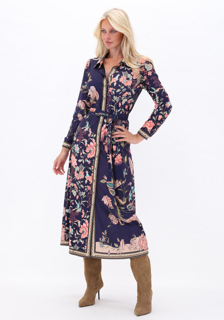 K-design — Maxi jurk met bloemenprint — campagnebeeld P178