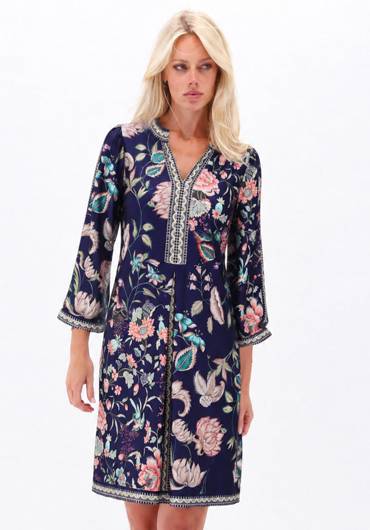 K-design — Jurk met bloemenprint — campagnebeeld P178