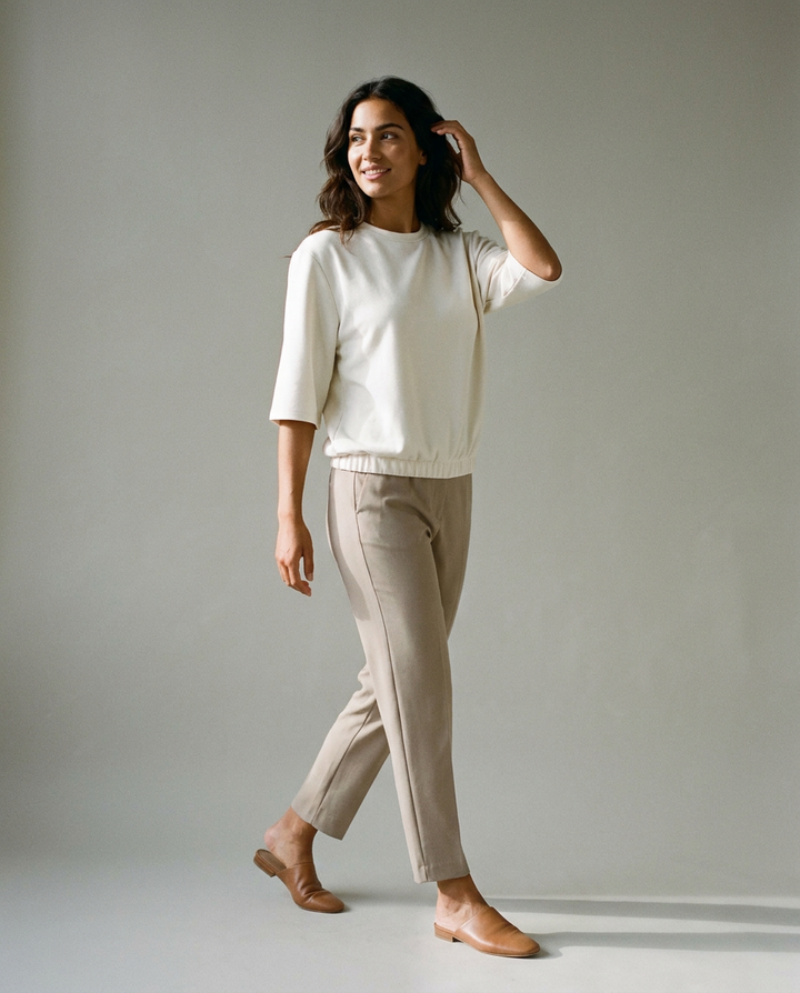 You're My Lobster — Soft touch top met ronde hals studio Egret