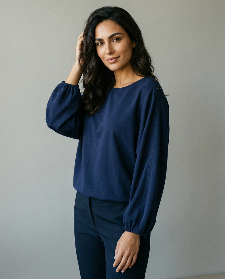 You're My Lobster — Soft touch top met ronde hals & knopen studio Navy blazer