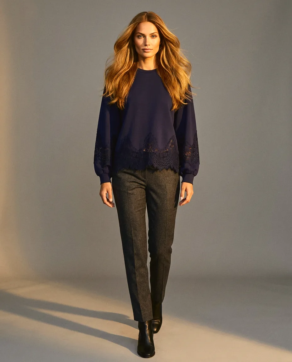 You're My Lobster — Top ronde hals met kant studio Navy Blazer
