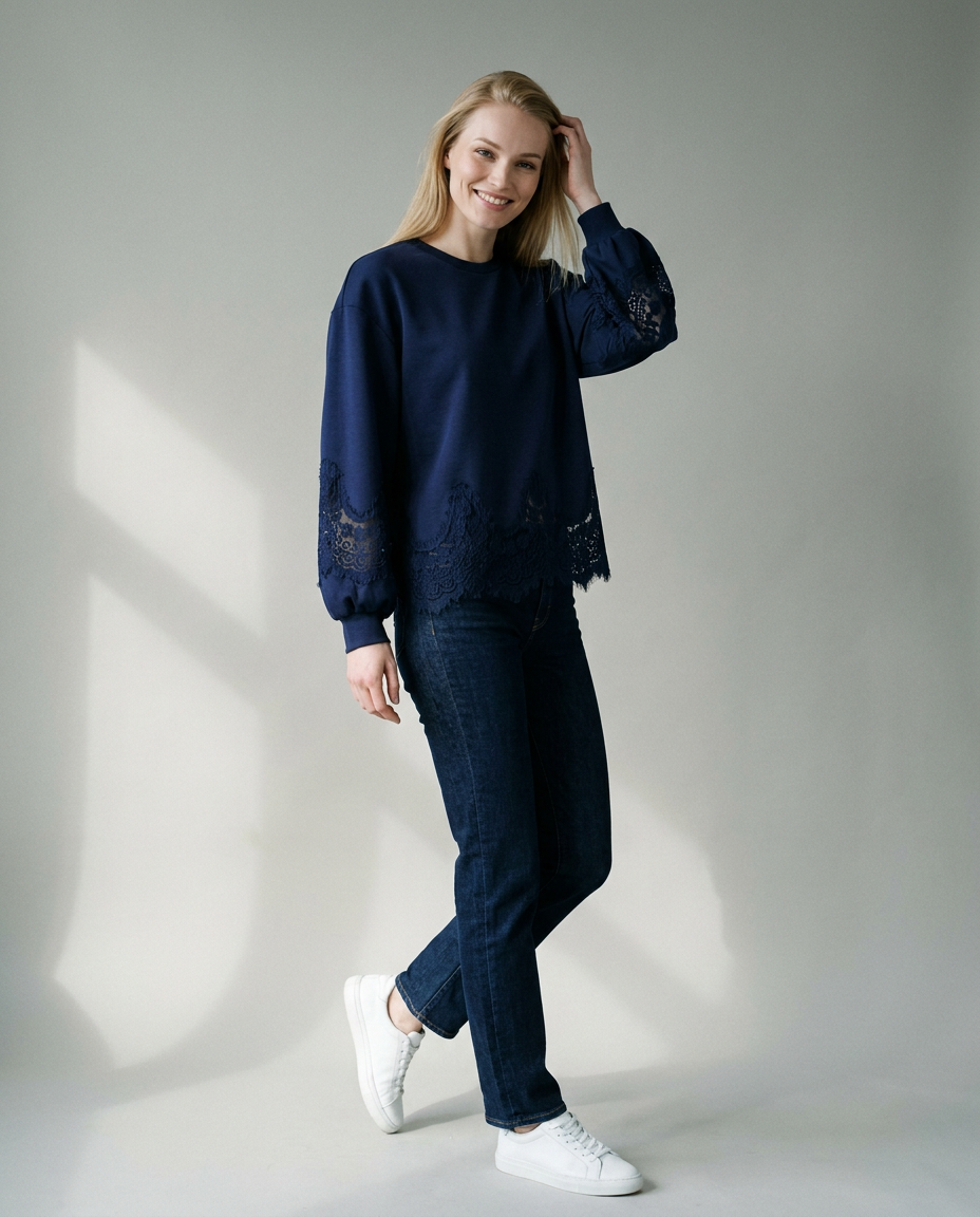 You're My Lobster — Top ronde hals met kant studio Navy blazer