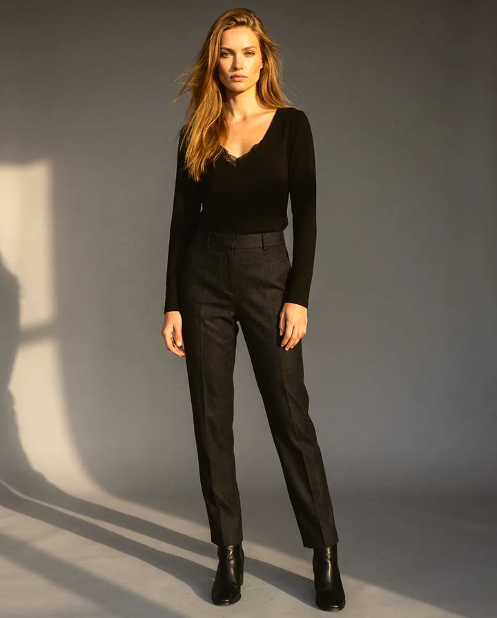 You're My Lobster — V hals top met kant studio Black