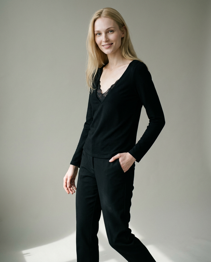 You're My Lobster — V hals top met kant studio Black