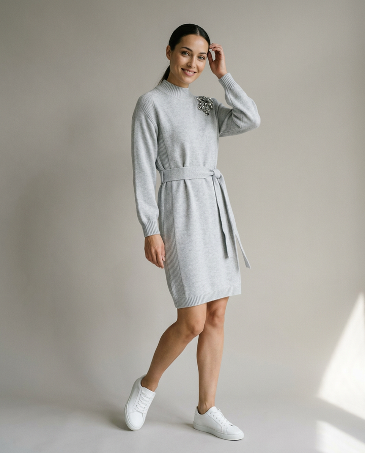 You're My Lobster — Gebreide jurk met opstaande kraag & strass studio Nimbus cloud