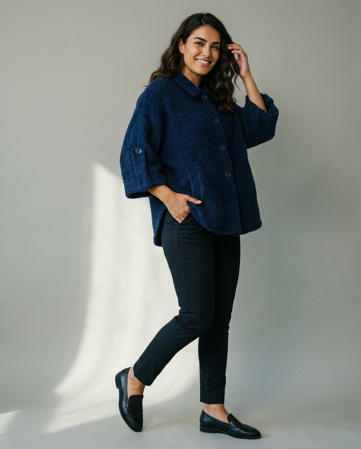 You're My Lobster — Gebreide cape met knopen studio