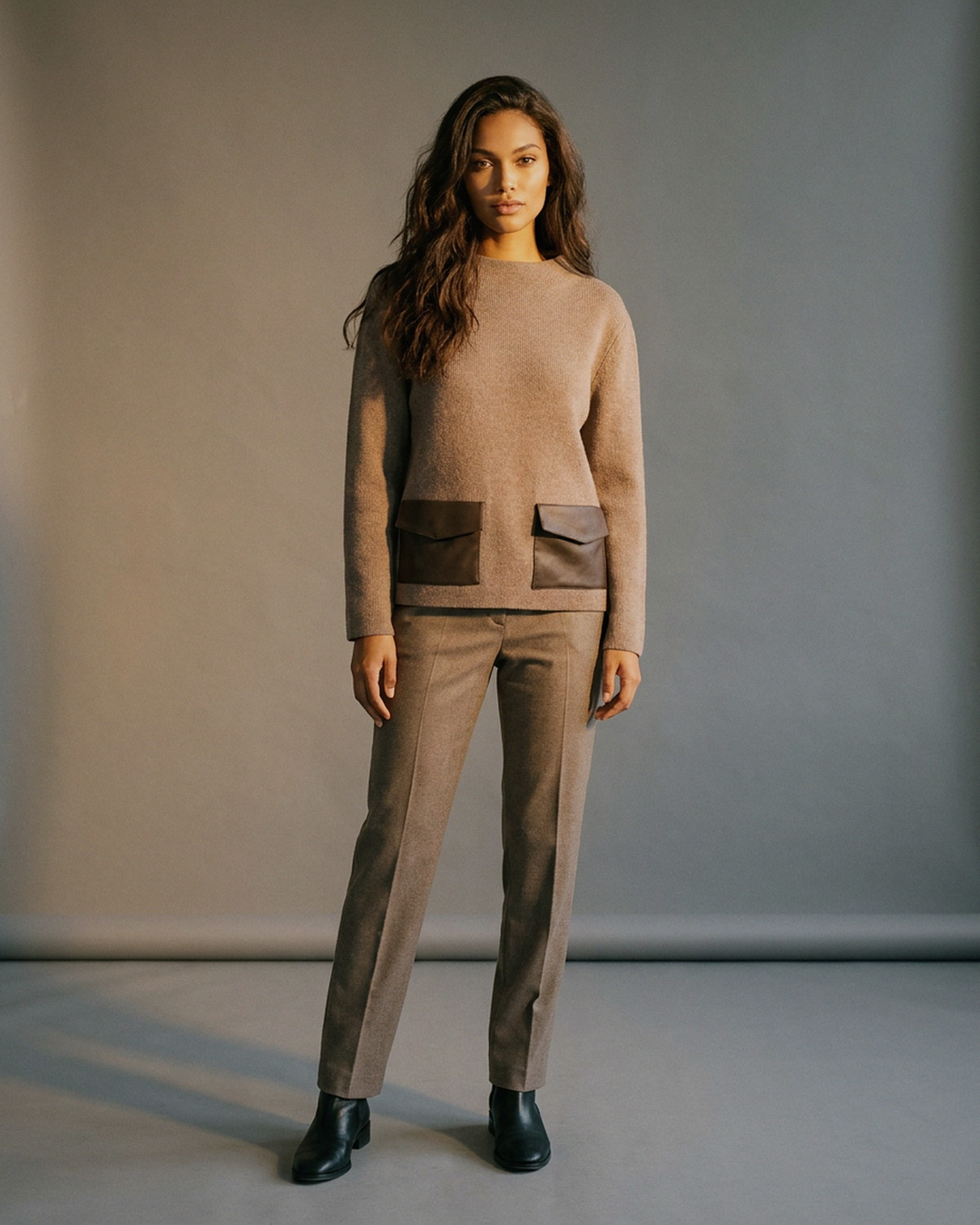 You're My Lobster — Pull met lederlook zakjes studio Taupe