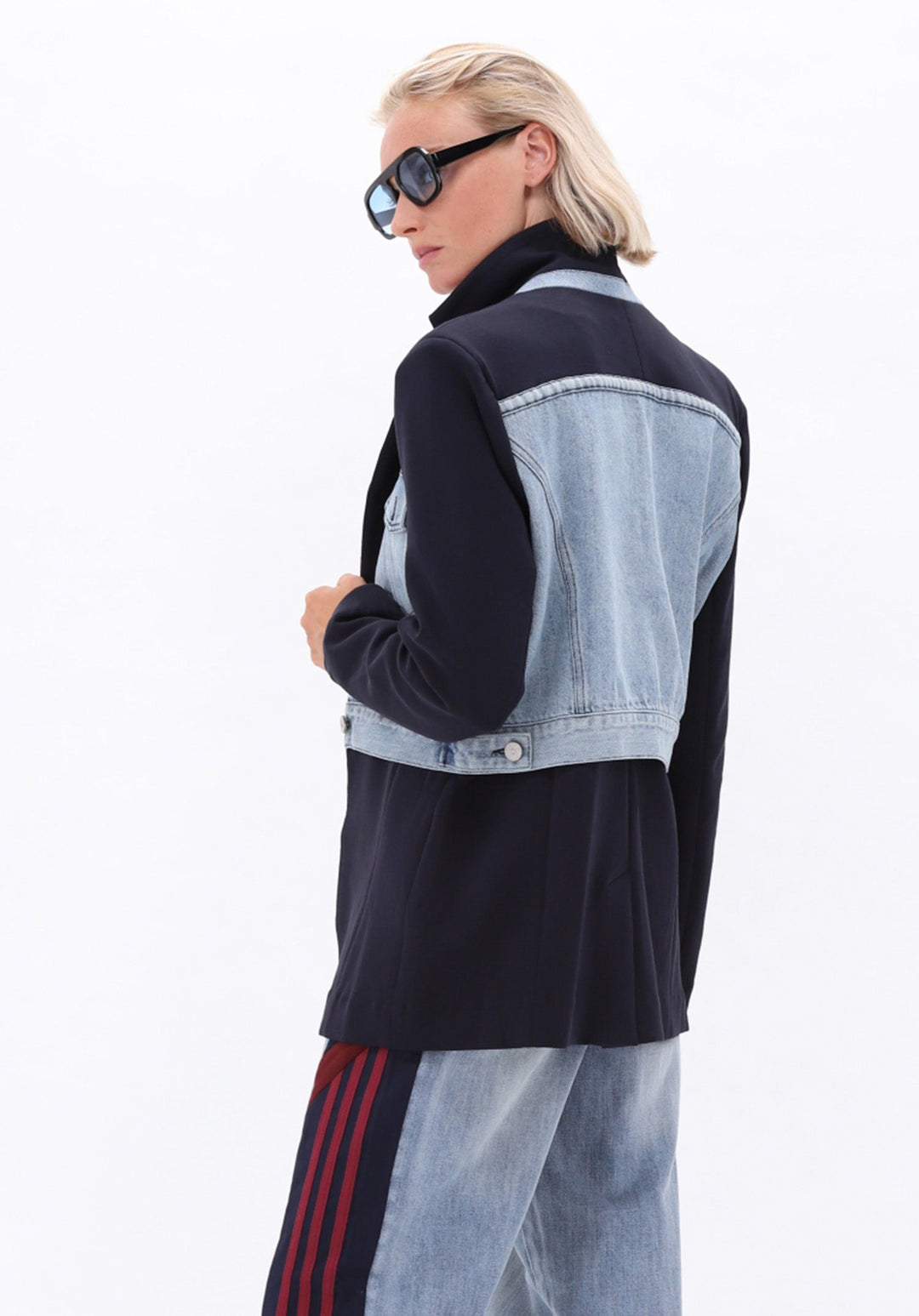 You're My Lobster — Blazer met jeans — campagnebeeld NAVY