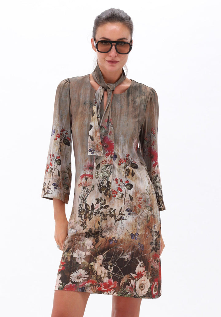 You're My Lobster — Korte jurk met sjaaltje & print — campagnebeeld P168