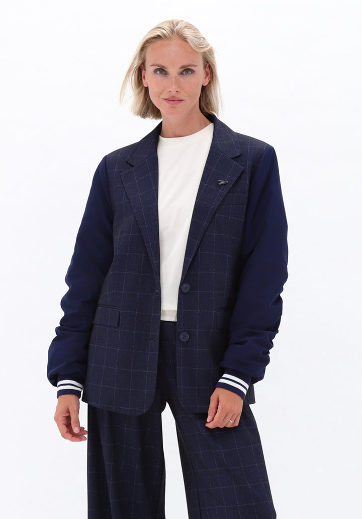 You're My Lobster — Broek met krijtstreep & plooien — campagnebeeld DARKBLUE41