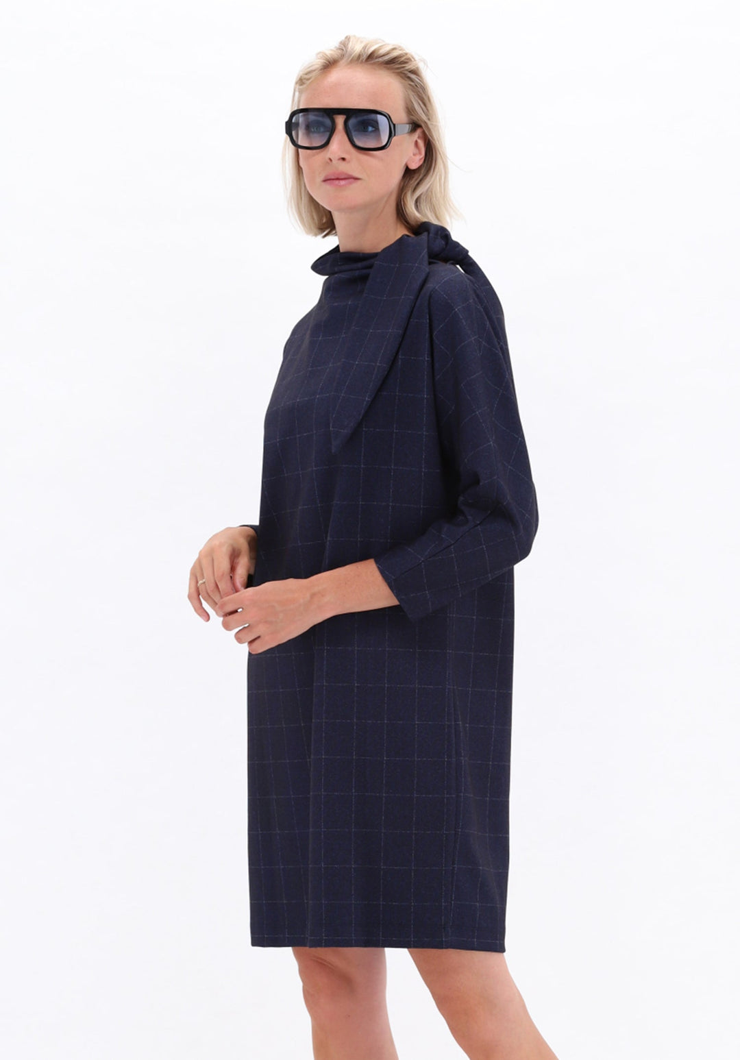 You're My Lobster — Jurk met knoop effect aan hals — campagnebeeld DARKBLUE9