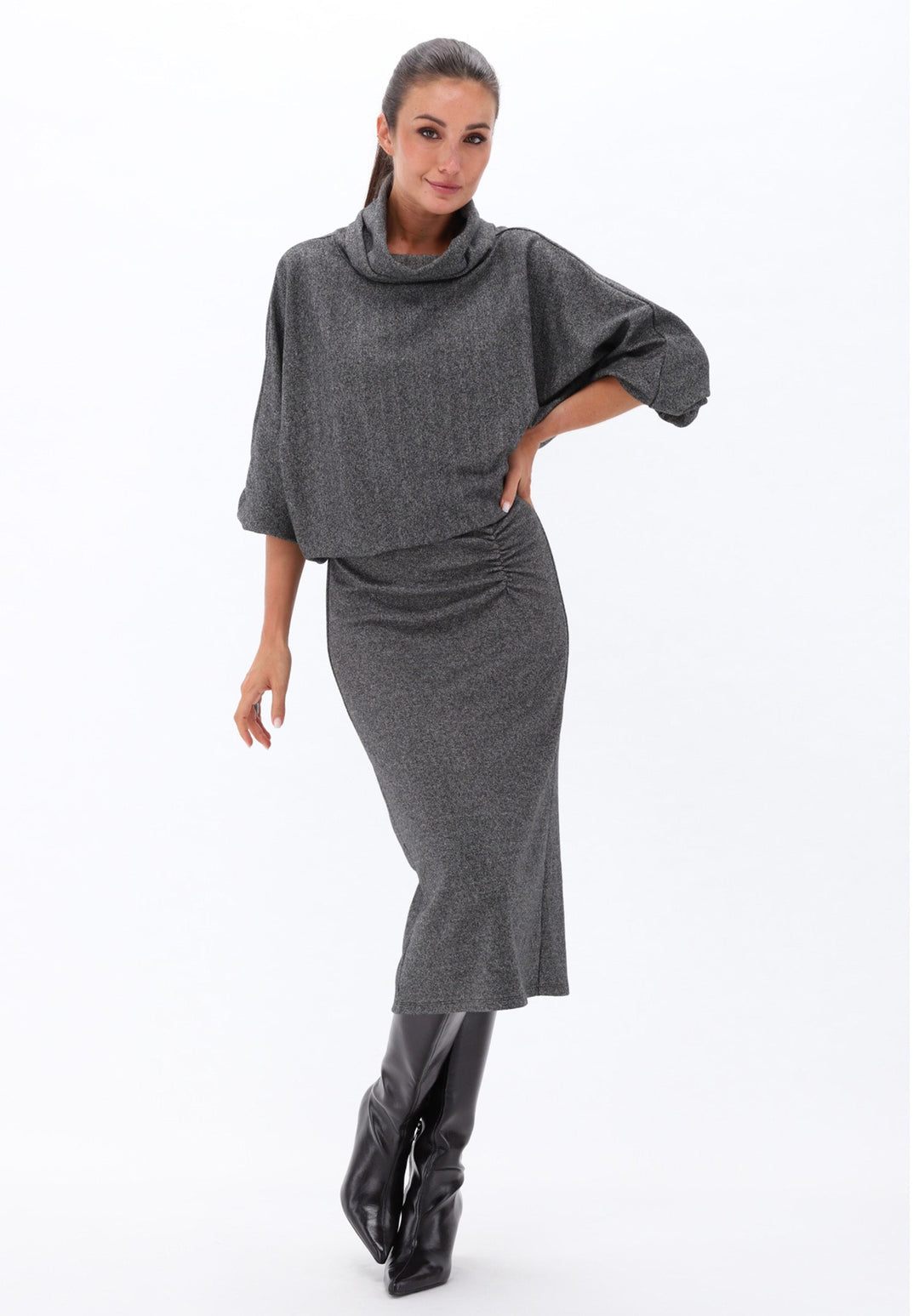 You're My Lobster — Soft touch midi jurk met rolkraag (Grey) — campagnebeeld DARKGREYMELANGE10