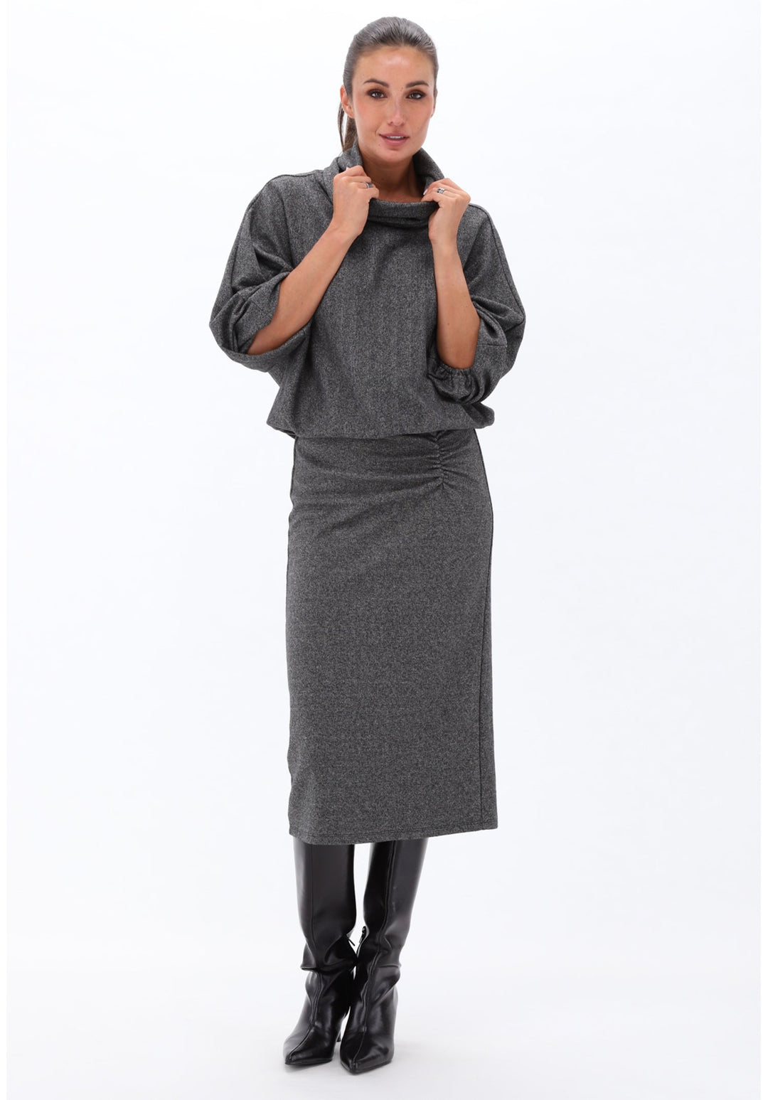 You're My Lobster — Soft touch midi jurk met rolkraag (Grey) — campagnebeeld DARKGREYMELANGE3