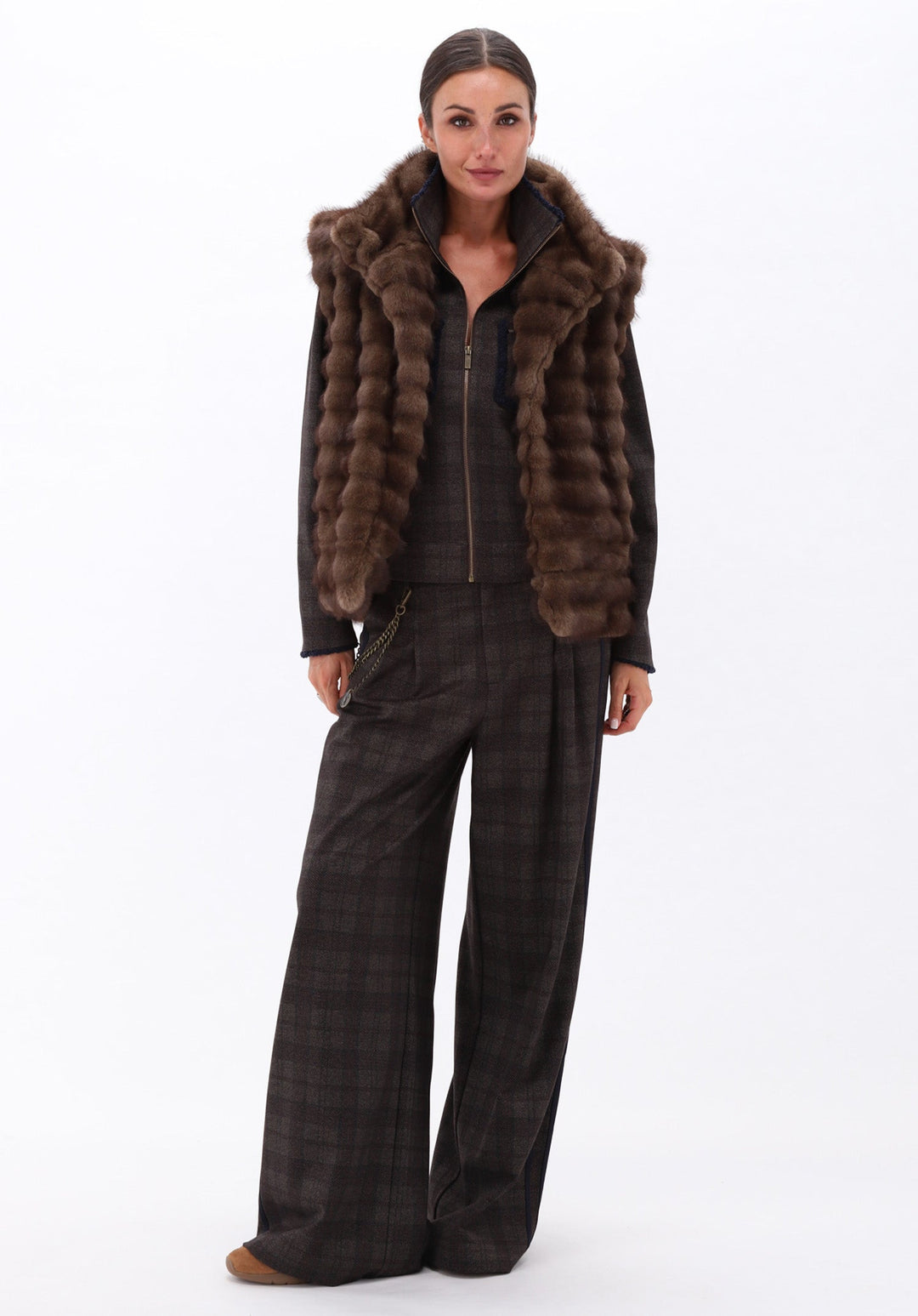 You're My Lobster — Soft touch geruite broek met zijstrepen — campagnebeeld BROWN81