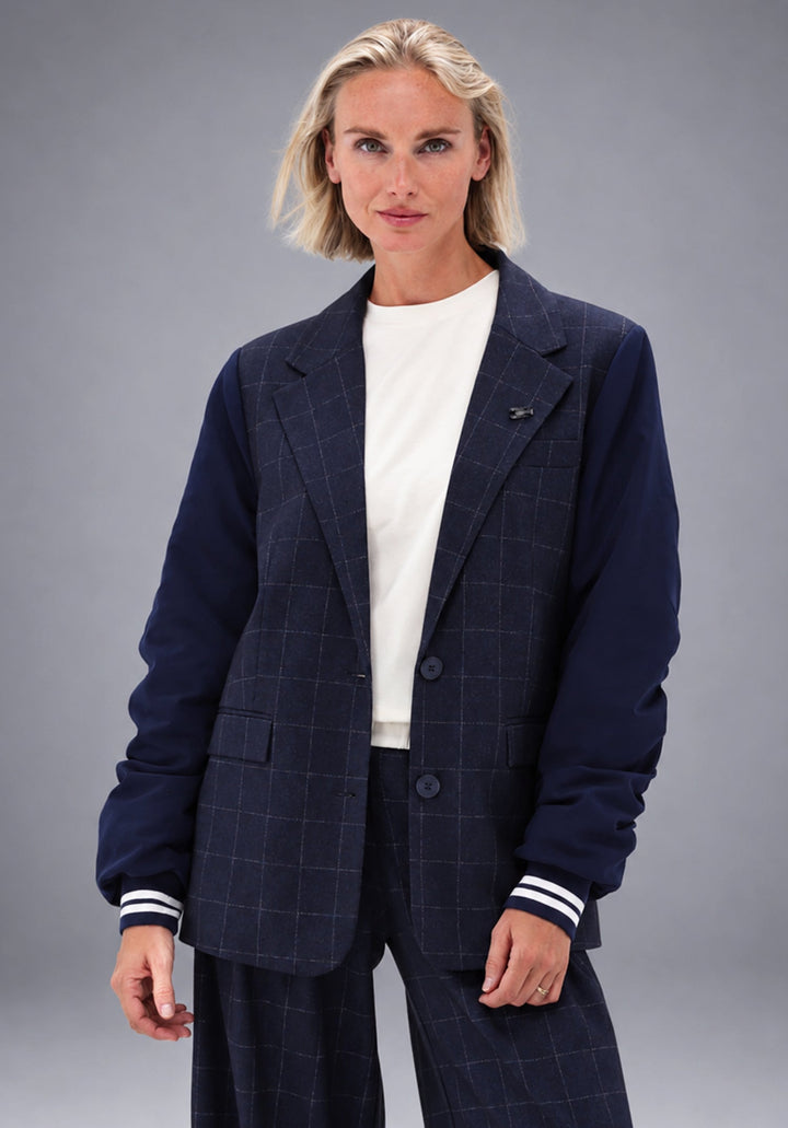 You're My Lobster — Soft touch top met ronde hals — campagnebeeld EGRET