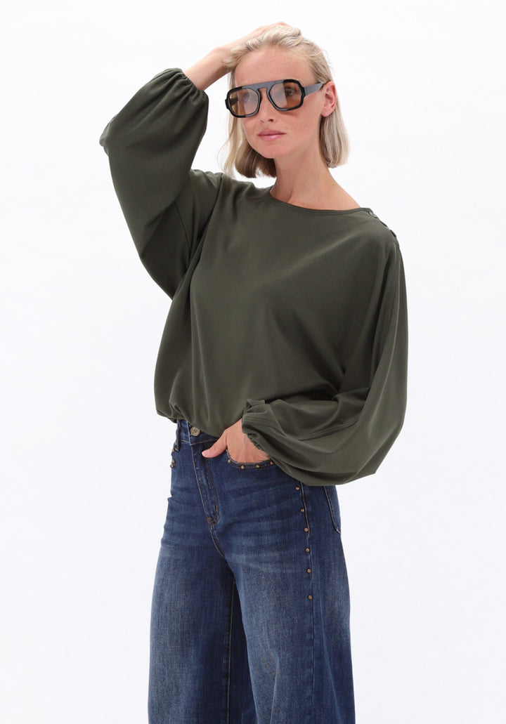 You're My Lobster — Soft touch top met ronde hals & knopen — campagnebeeld DARKOLIVE