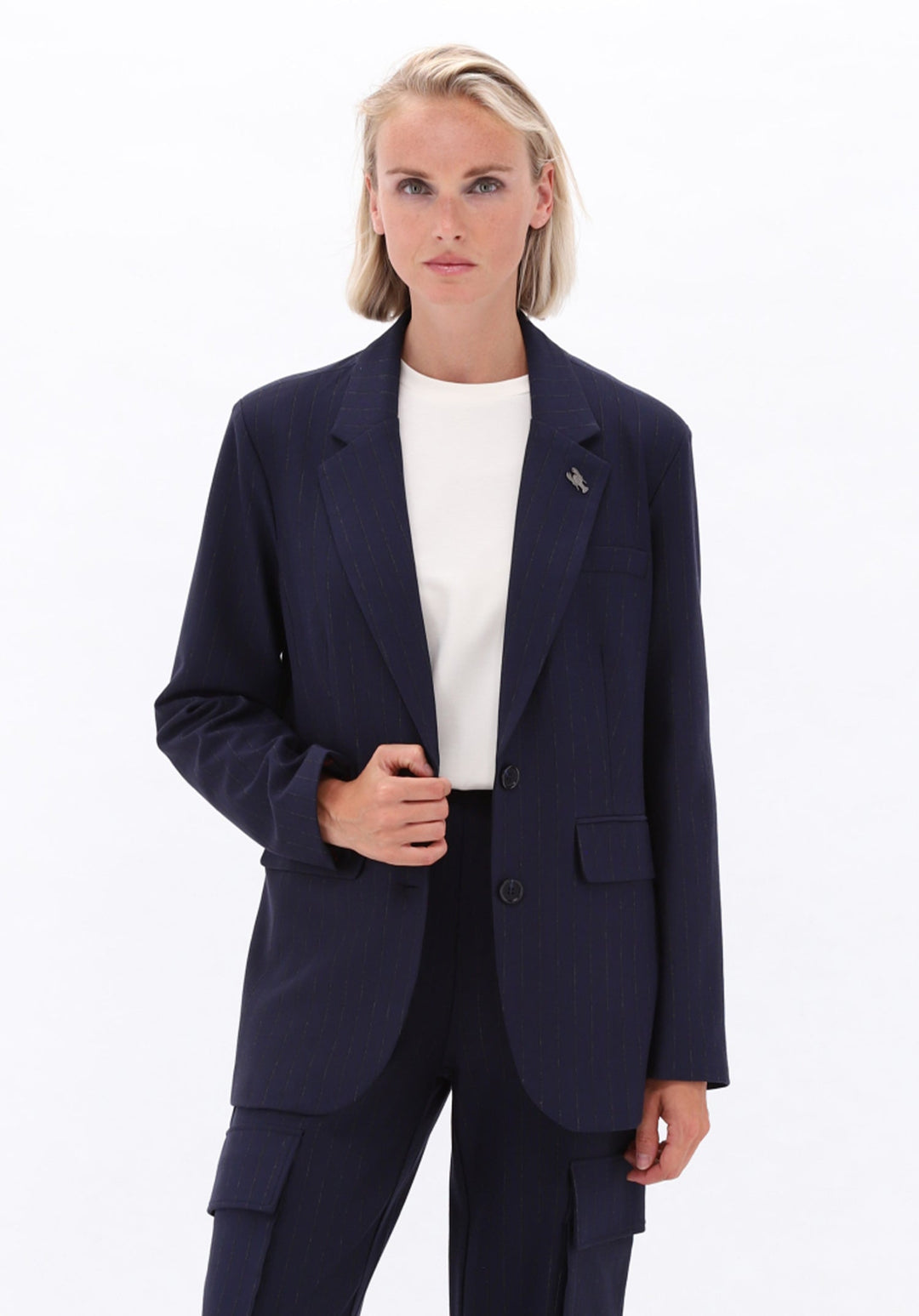 You're My Lobster — Cargo broek met krijtstreep & ketting — campagnebeeld NAVY