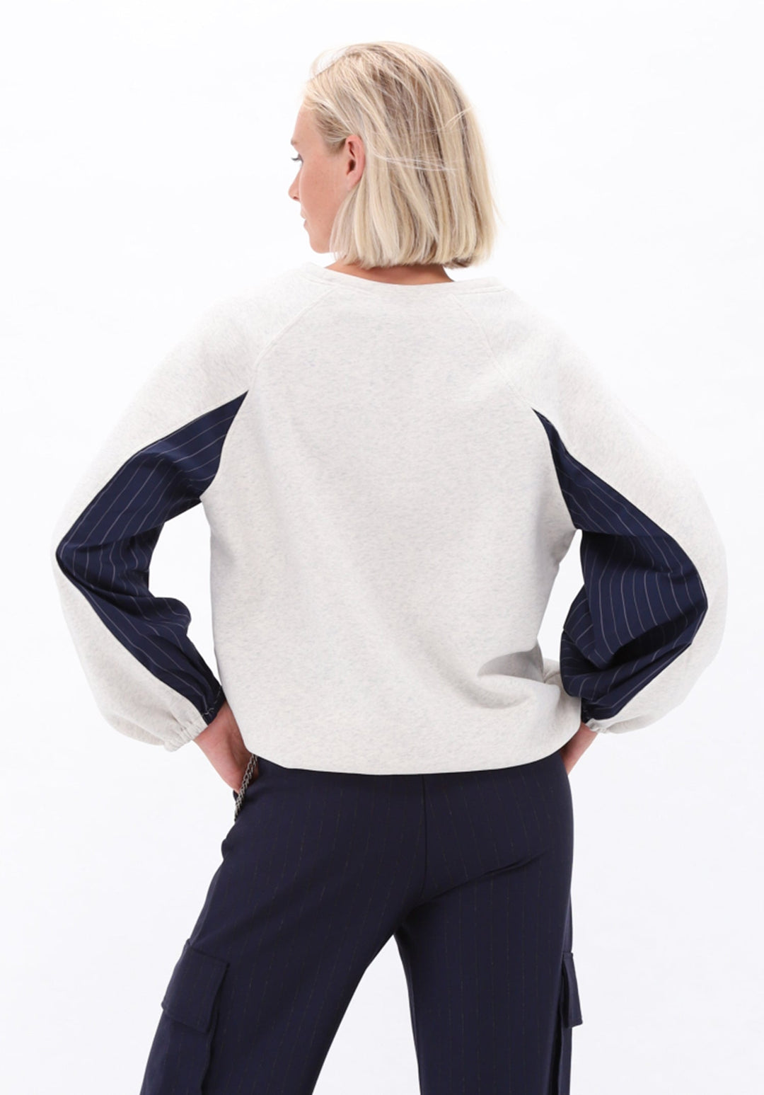You're My Lobster — Cargo broek met krijtstreep & ketting — campagnebeeld NAVY27