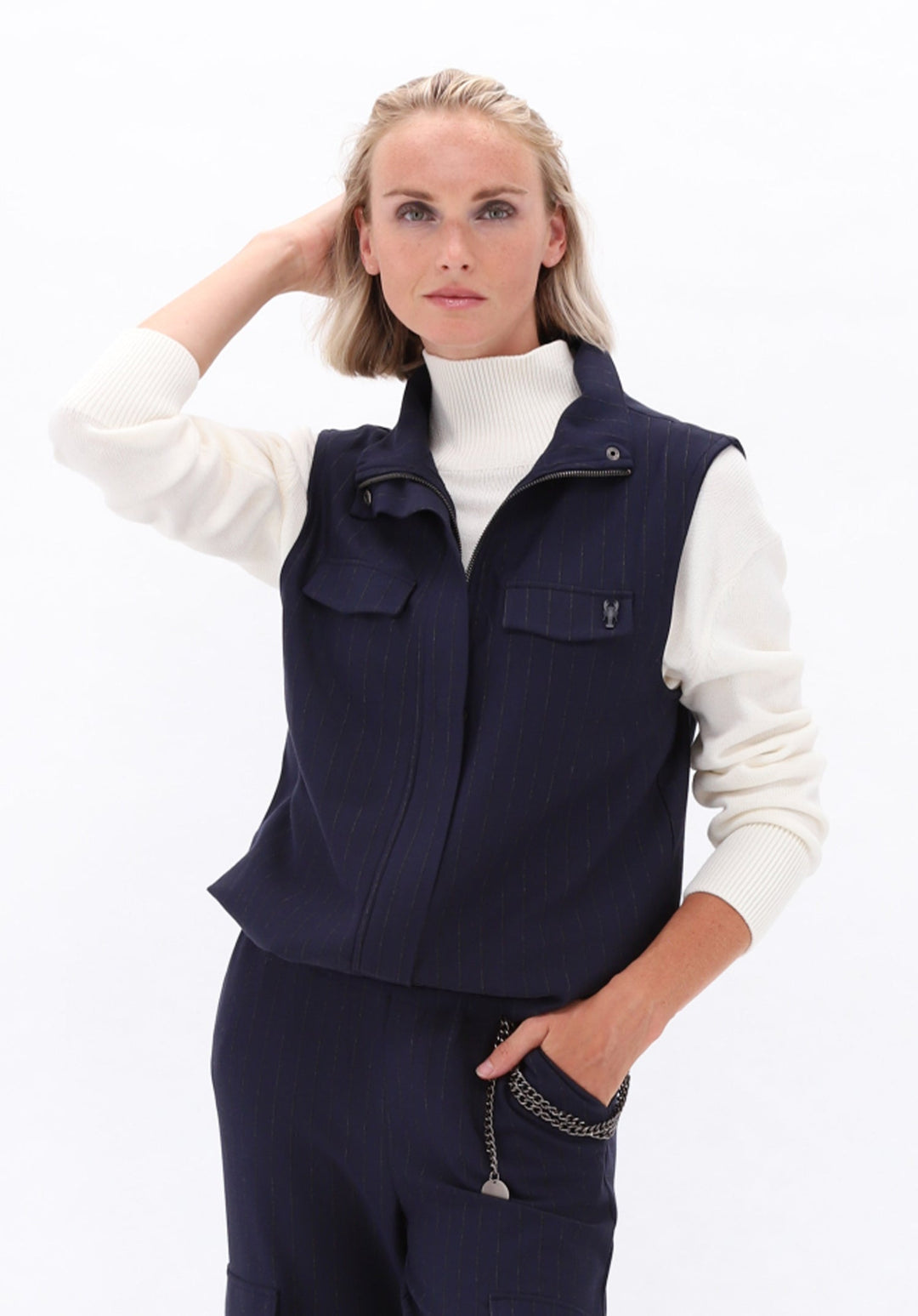 You're My Lobster — Gilet met krijtstreep & rits — campagnebeeld NAVY