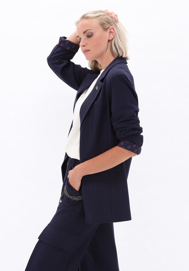 You're My Lobster — Blazer met krijtstreep & ketting — campagnebeeld NAVY