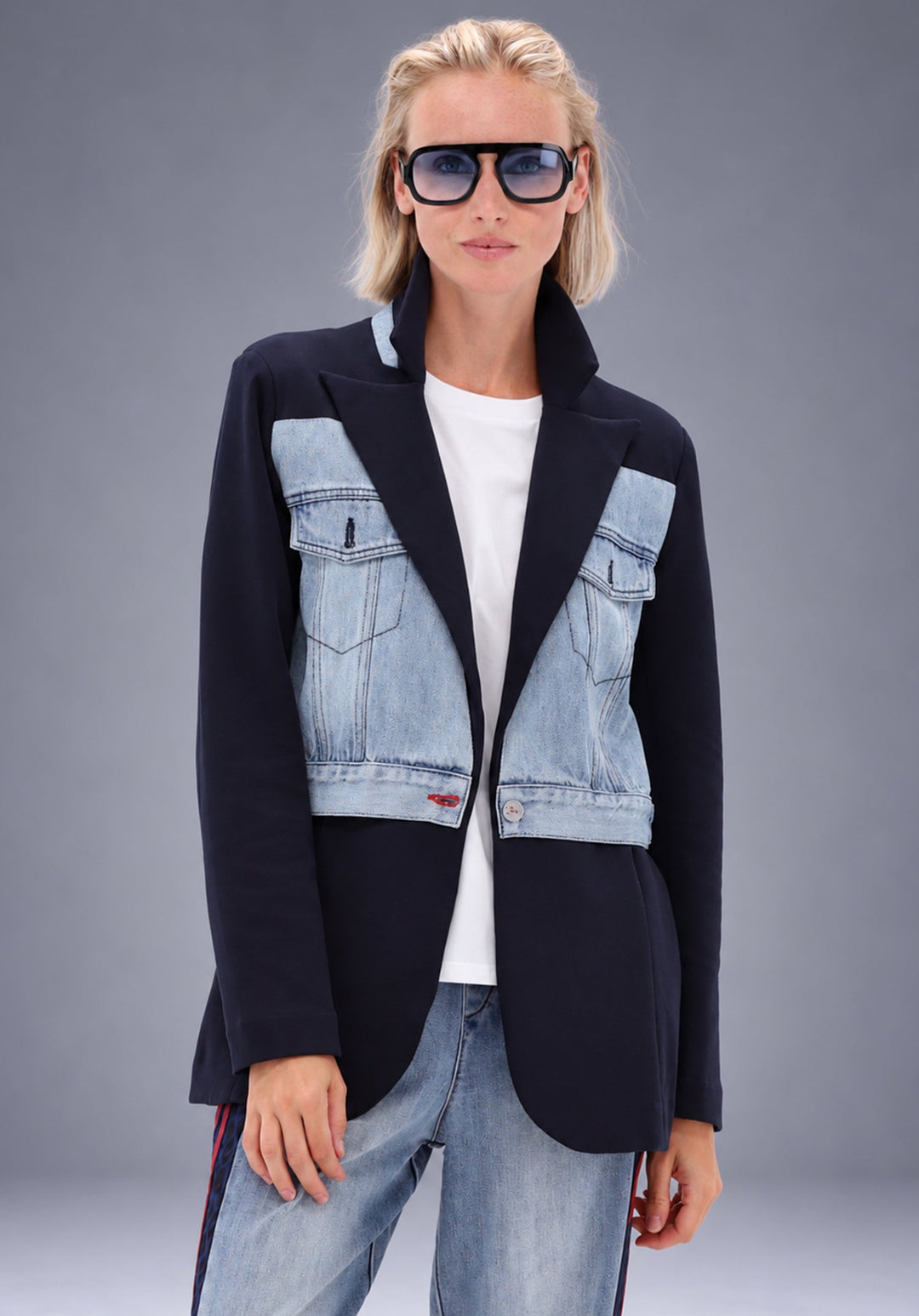 You're My Lobster — Jeans joggers met dierenprint & strepen — campagnebeeld BLUEDENIM