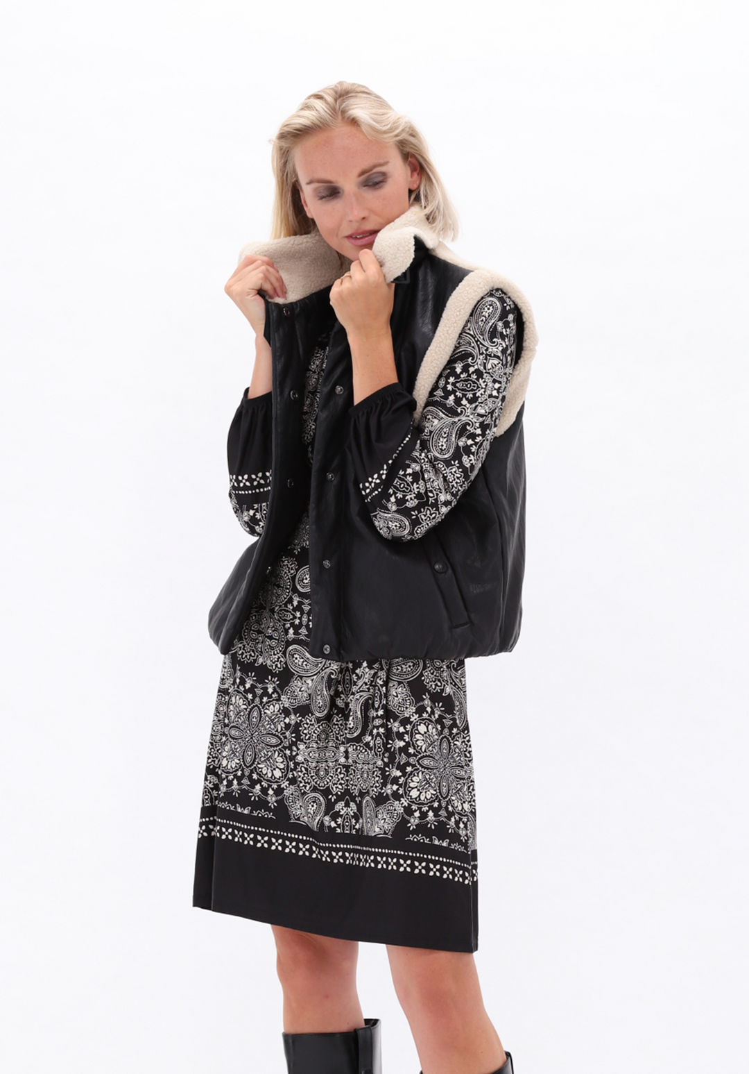 You're My Lobster — Bodywarmer in lederlook — campagnebeeld BLACK39
