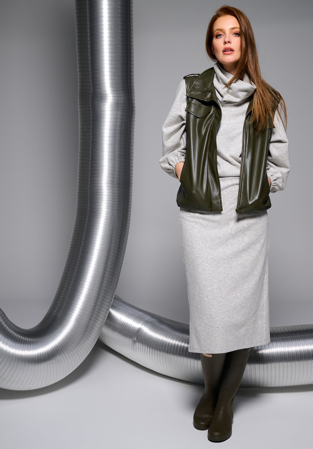 You're My Lobster — Gilet in lederlook met zakjes — campagnebeeld DARKOLIVE
