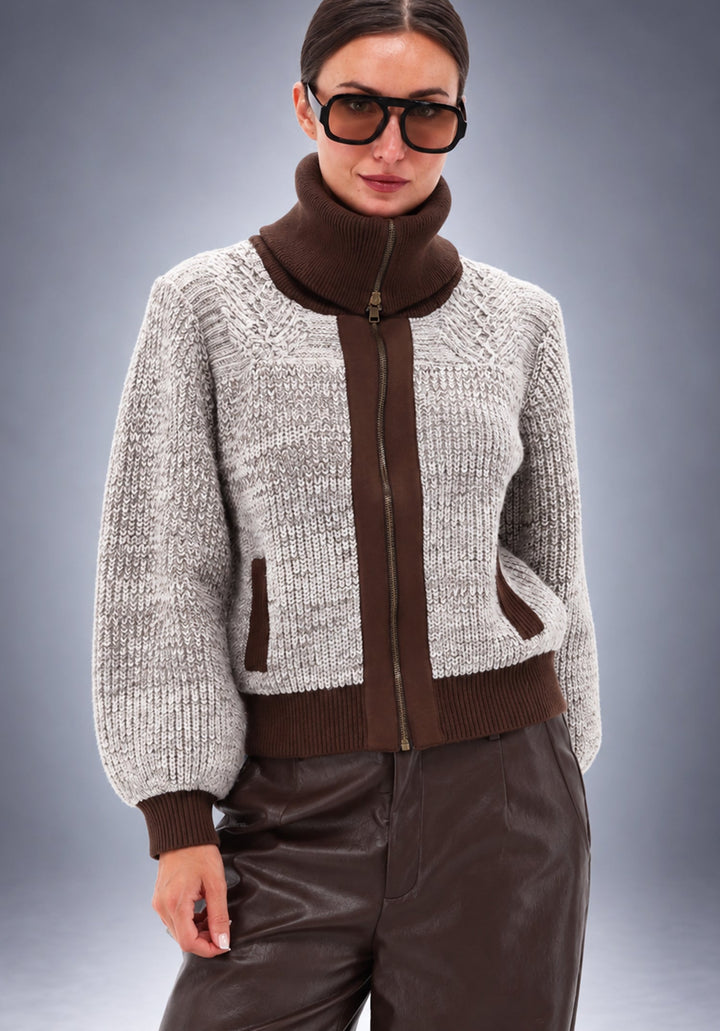 You're My Lobster — Wijde broek in lederlook — campagnebeeld CHOCLATEBROWN