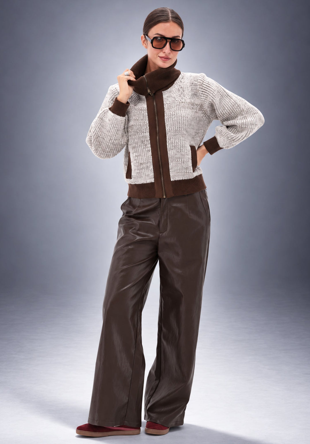 You're My Lobster — Wijde broek in lederlook — campagnebeeld CHOCLATEBROWN