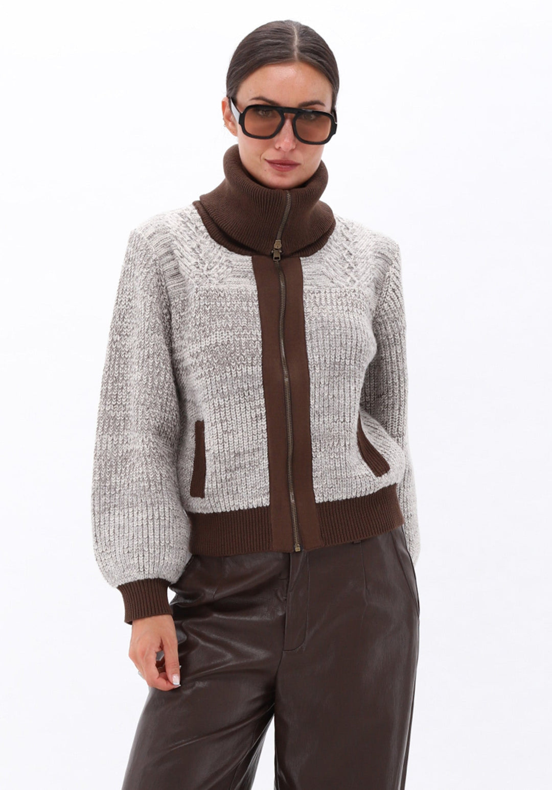 You're My Lobster — Wijde broek in lederlook — campagnebeeld CHOCLATEBROWN4