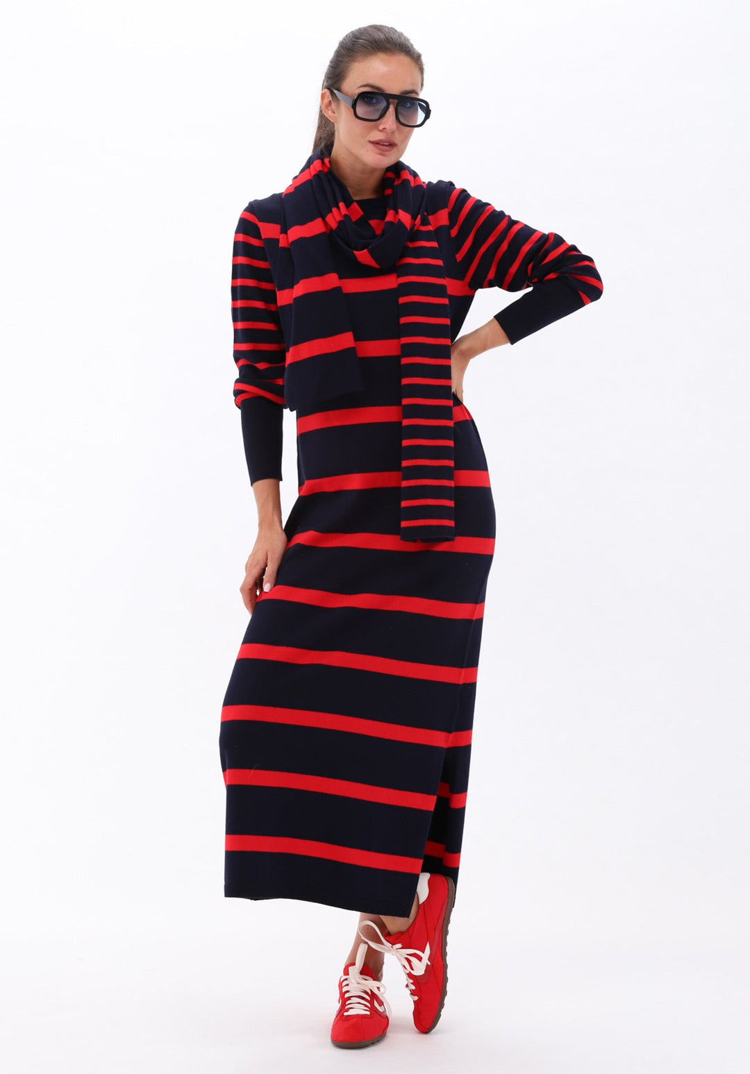 You're My Lobster — Gebreide maxi jurk met strepen & sjaal — campagnebeeld NAVY
